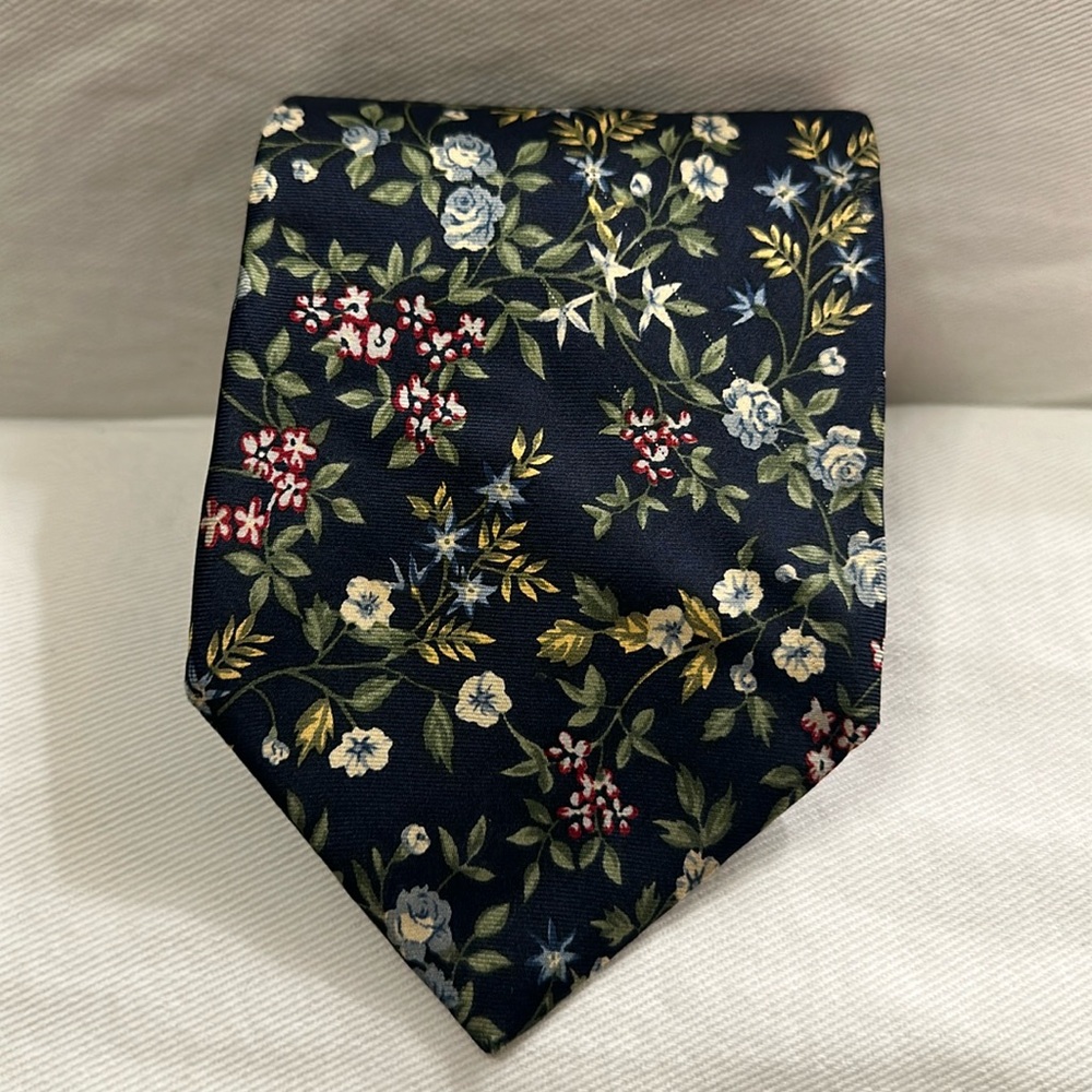 Britches Great Outdoors 100% silk floral tie